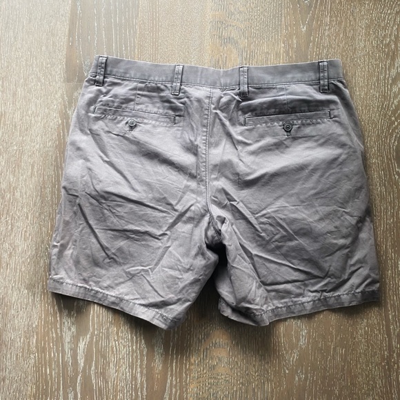 Men’s GAP Classic Khakis Shorts - Size Large - Picture 3 of 4